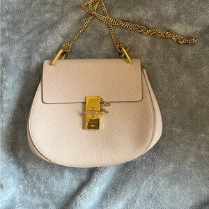 Chloé crossbody bag with gold chain!!